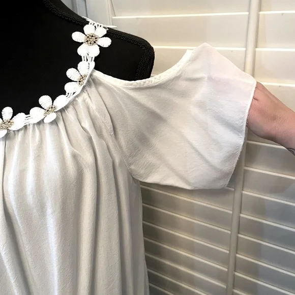 Women’s Daisy Cold Shoulder Top - Large - Picture 3 of 6